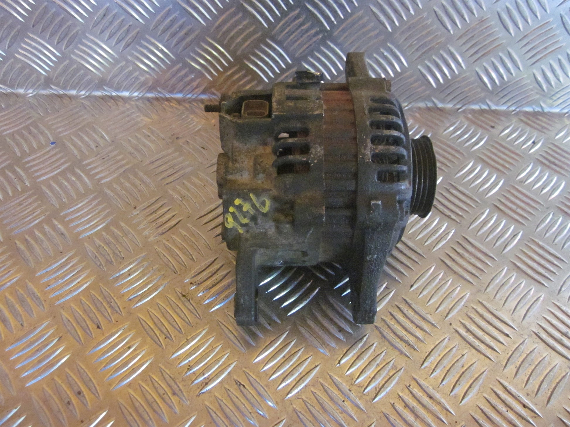 Mazda 121 DB12 Generator Med OEM Nr. B3D118300 Fra Mazda Ophugger