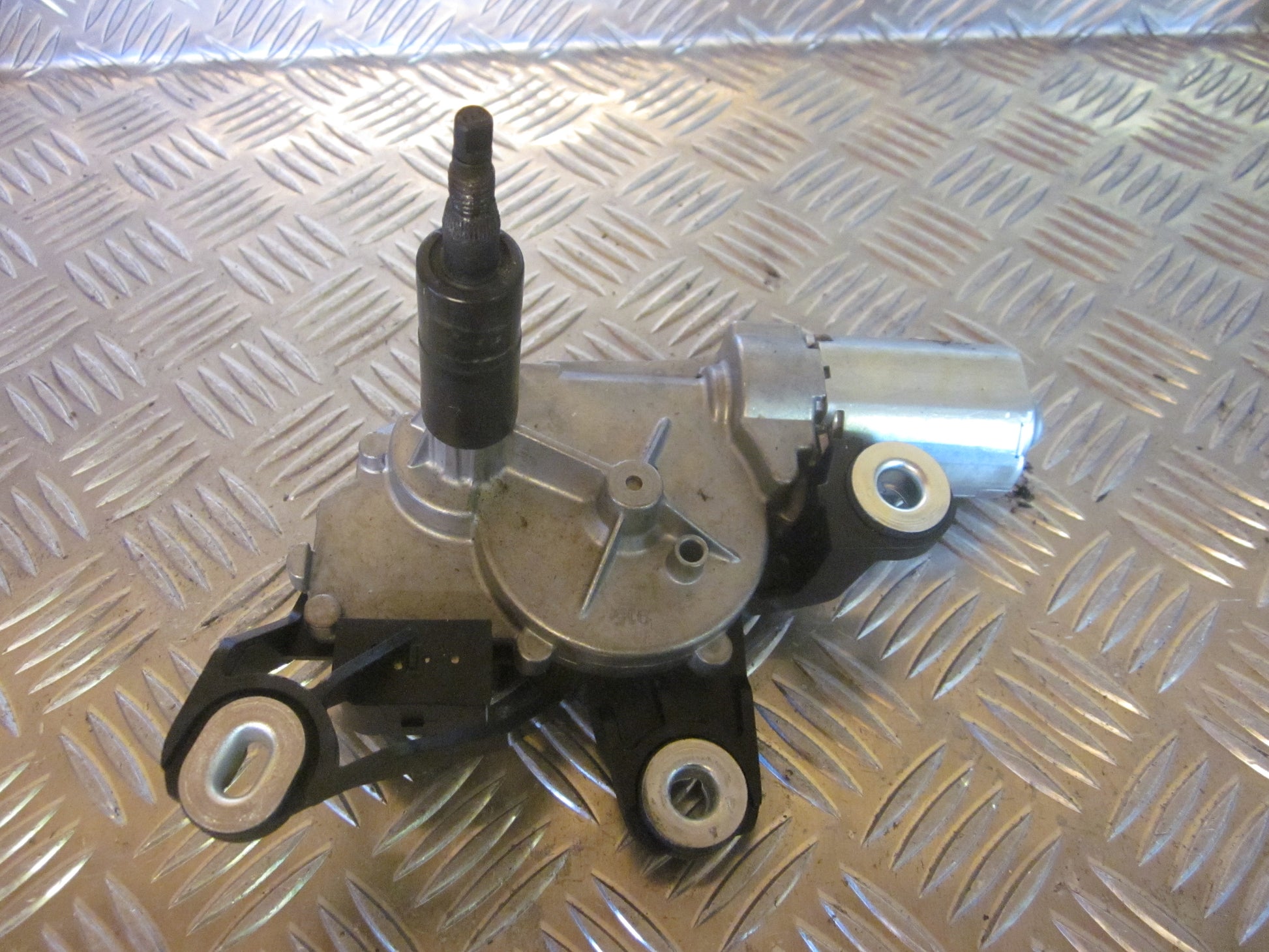 VW Touran 1T GP Bagrudevisker Motor Med OEM Nr. 1T0955711C Fra VW Ophugger