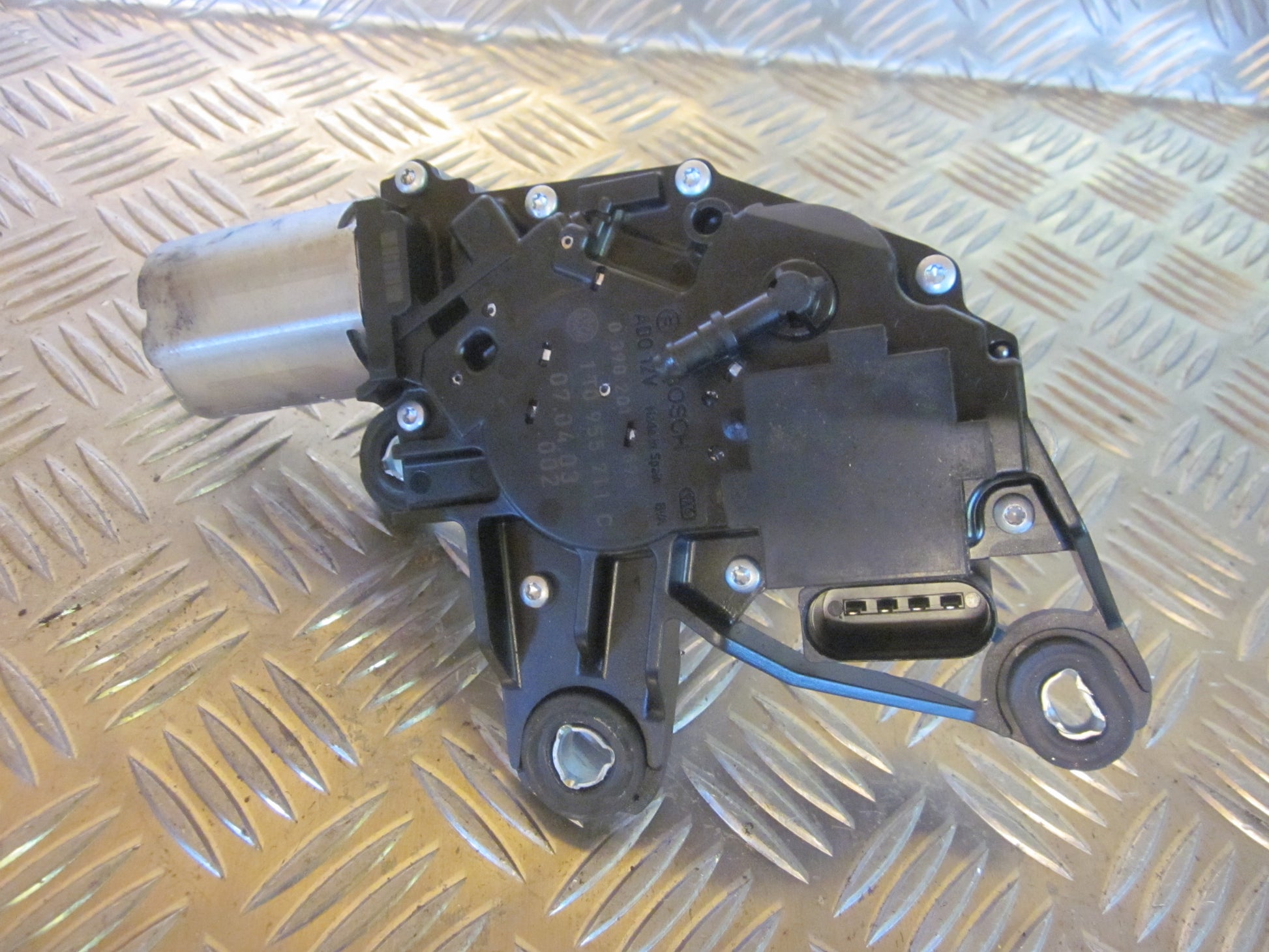 VW Touran 1T GP Bagrudevisker Motor Med OEM Nr. 1T0955711C Fra VW Ophugger