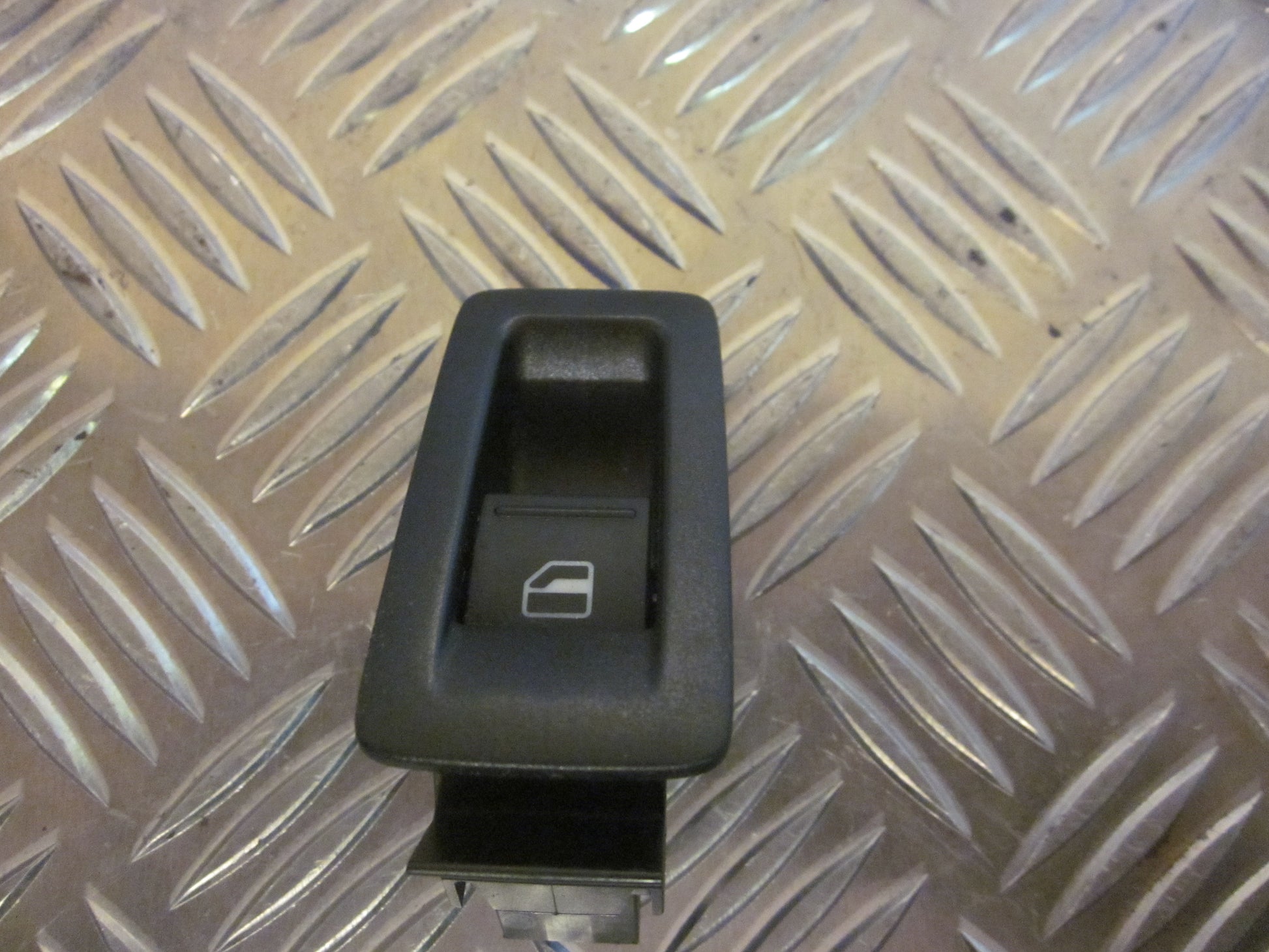 VW Touran 1T GP Kontakt Rudehejs Med OEM Nr. Ophugger Fra VW Ophugger