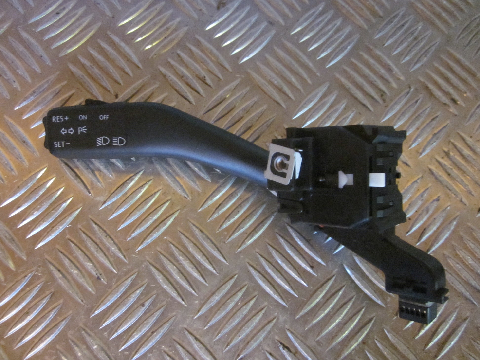 VW Touran 1T GP Kontakt Blink Med OEM Nr. Ophugger Fra VW Ophugger