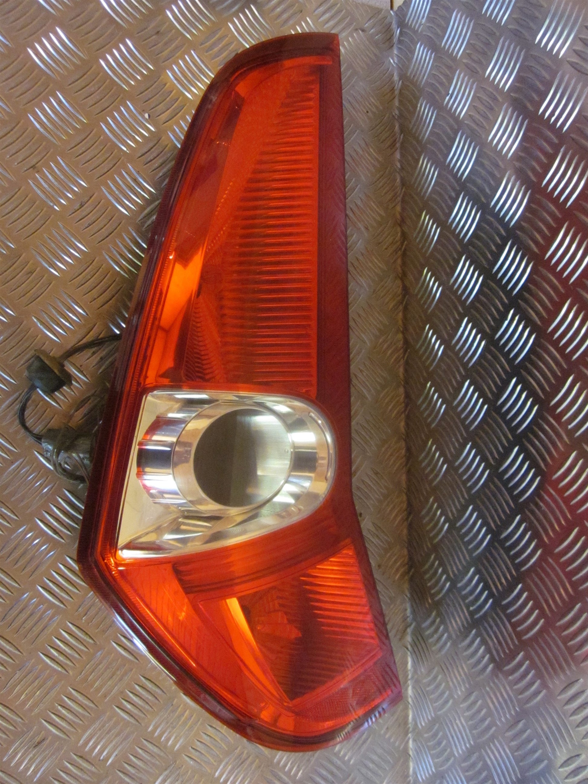 Suzuki Splash Baglygte Med OEM Nr. Ophugger Fra Suzuki Ophugger