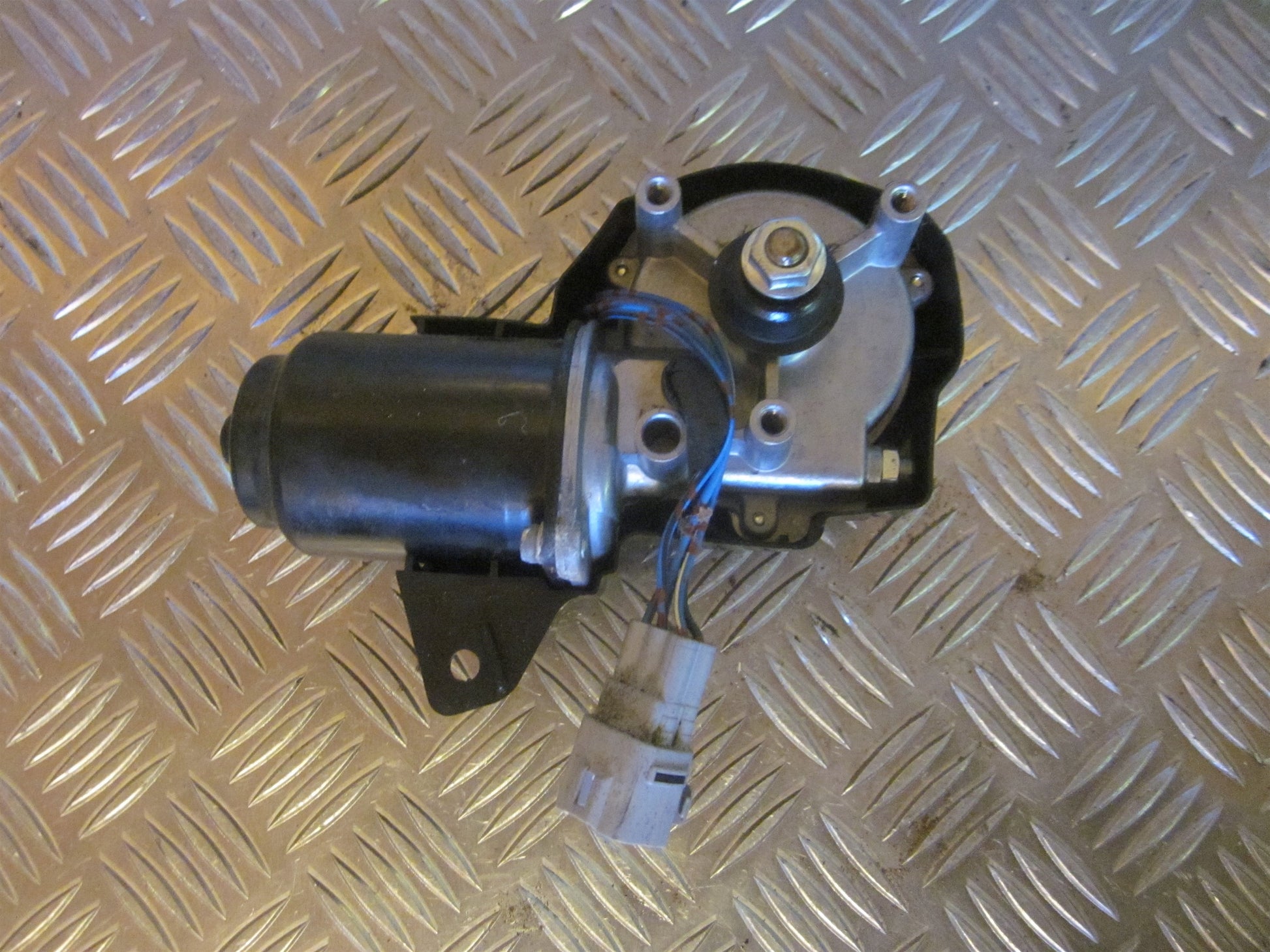 Suzuki Splash Viskermotor Med OEM Nr. Ophugger Fra Suzuki Ophugger