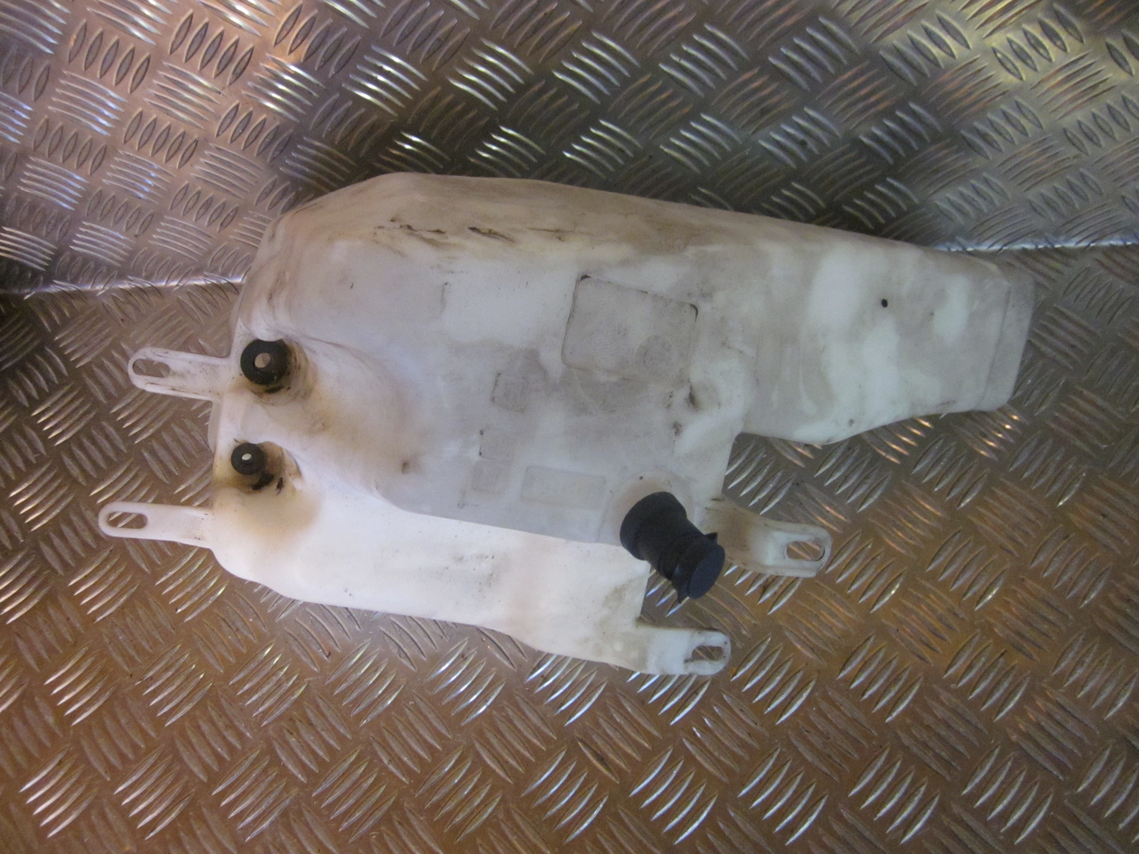 Alfa Romeo Alfa 147 Sprinkler M/Motor Med OEM Nr. Ophugger Fra Alfa Romeo Ophugger