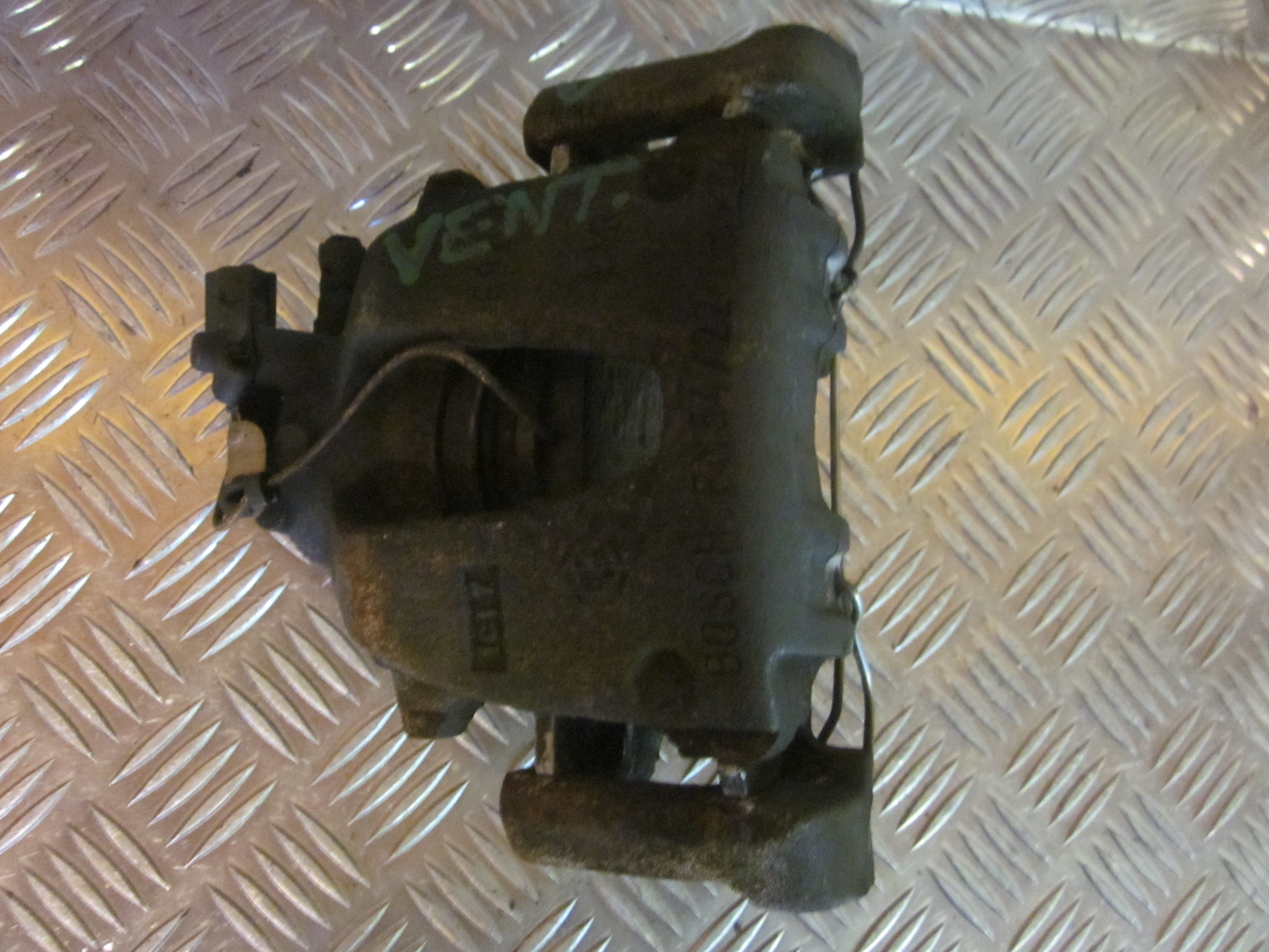 Alfa Romeo Alfa 147 Bremsekaliber Vf Med OEM Nr. Ophugger Fra Alfa Romeo Ophugger