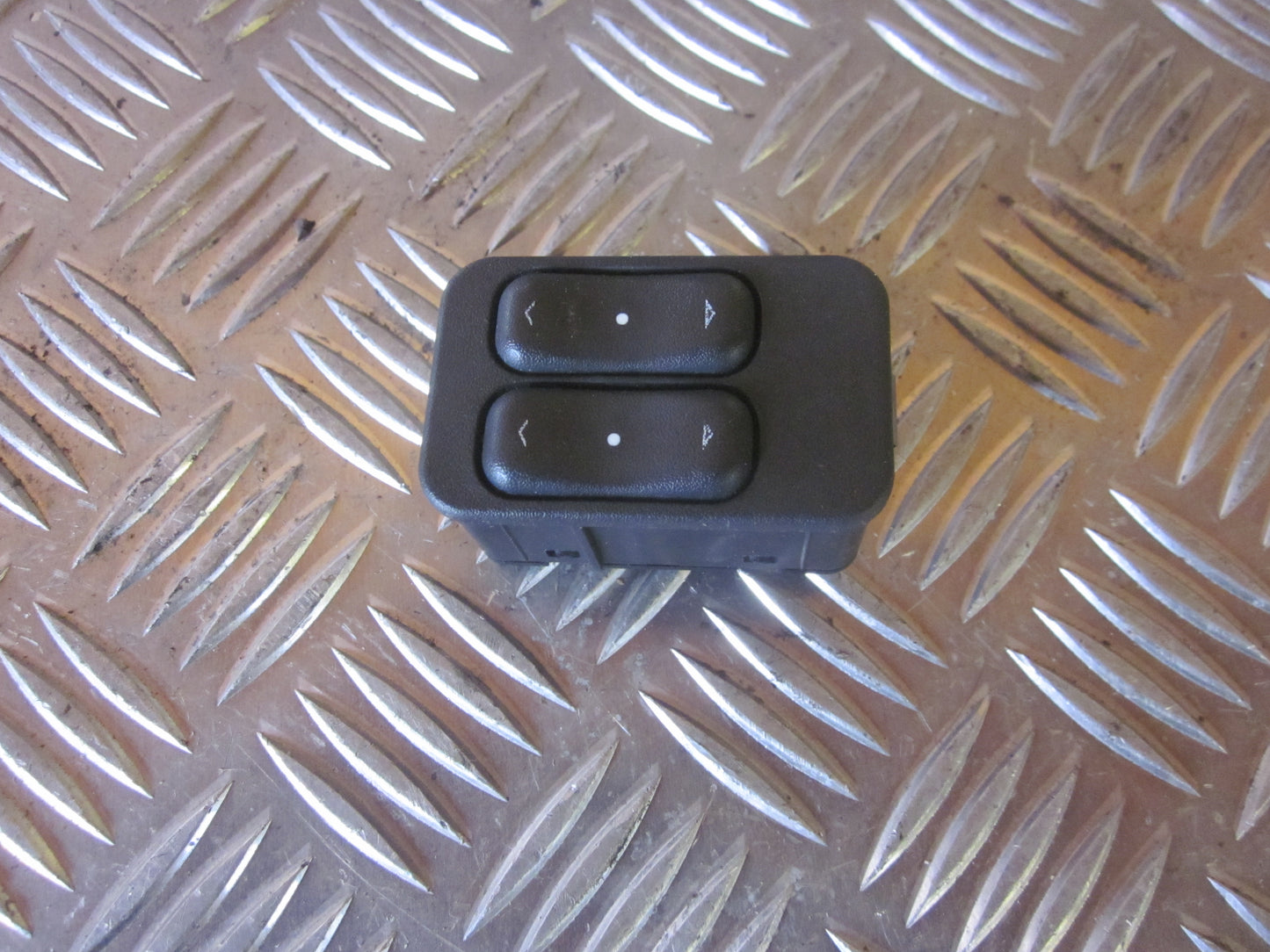 Opel Corsa C Kontakt Rudehejs Med OEM Nr. Ophugger Fra Opel Ophugger