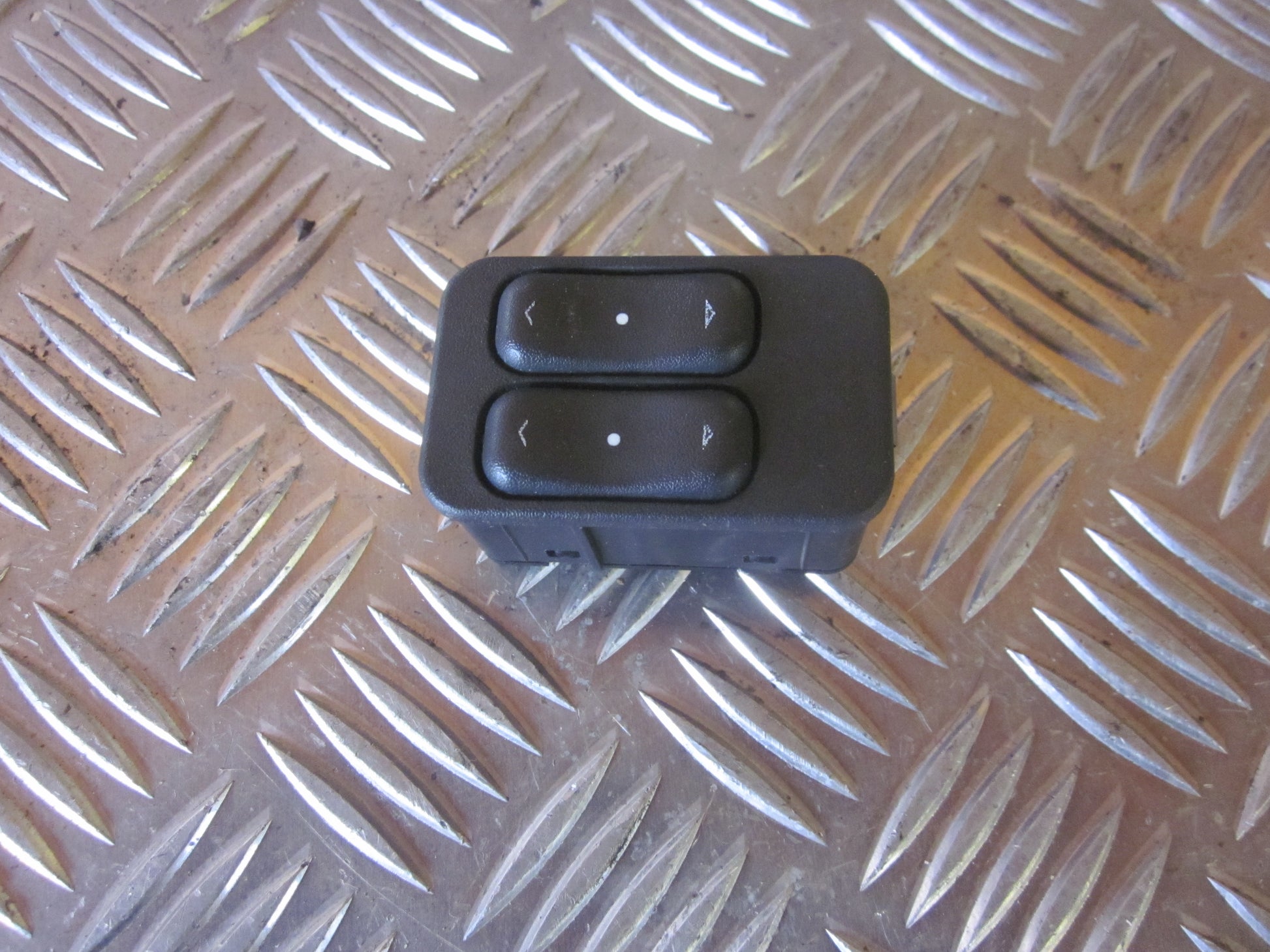 Opel Corsa C Kontakt Rudehejs Med OEM Nr. Ophugger Fra Opel Ophugger