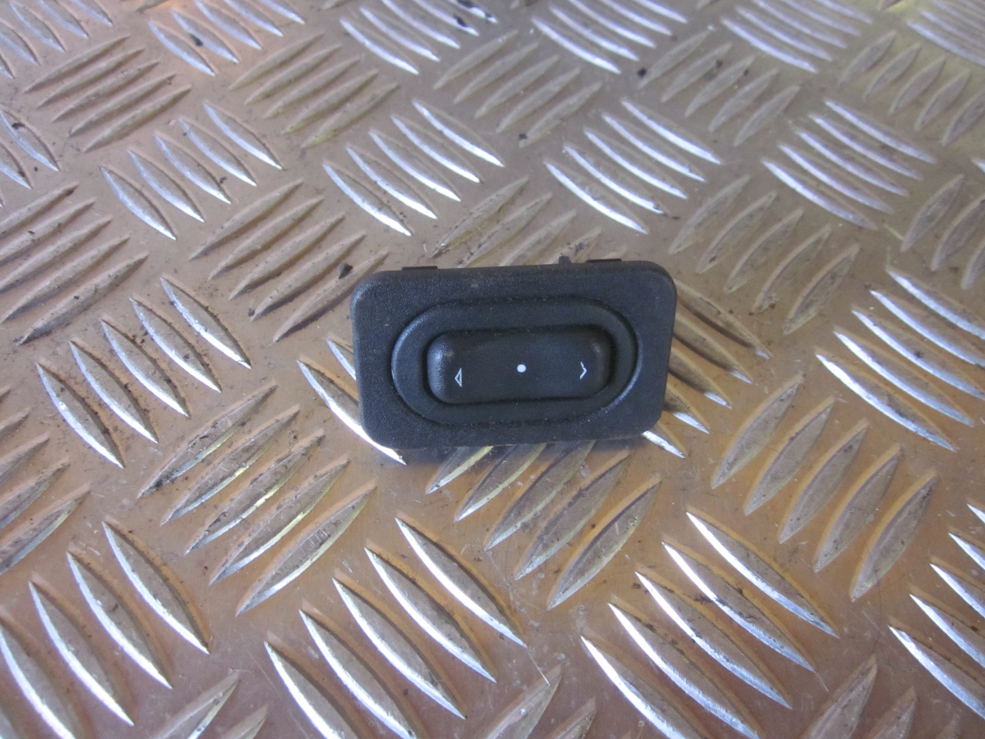 Opel Corsa C Kontakt Rudehejs Med OEM Nr. Ophugger Fra Opel Ophugger