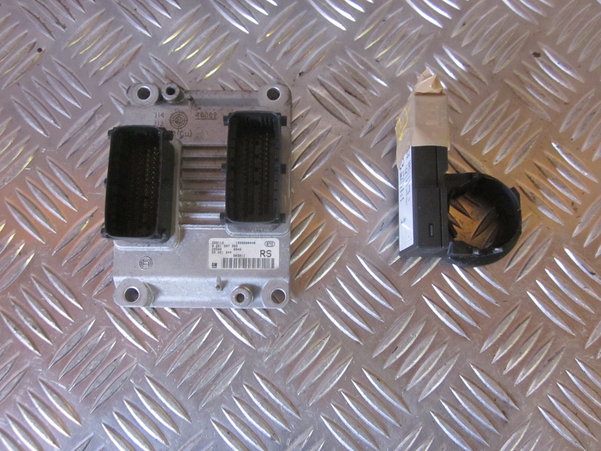 Opel Corsa C Motorstyring - Motorstyreboks - Injection Elboks Med OEM Nr. Ophugger Fra Opel Ophugger