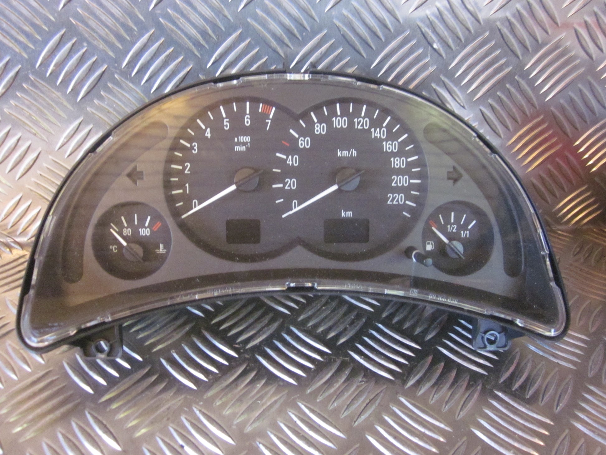 Opel Corsa C Speedometer - Instrument Med OEM Nr. Ophugger Fra Opel Ophugger