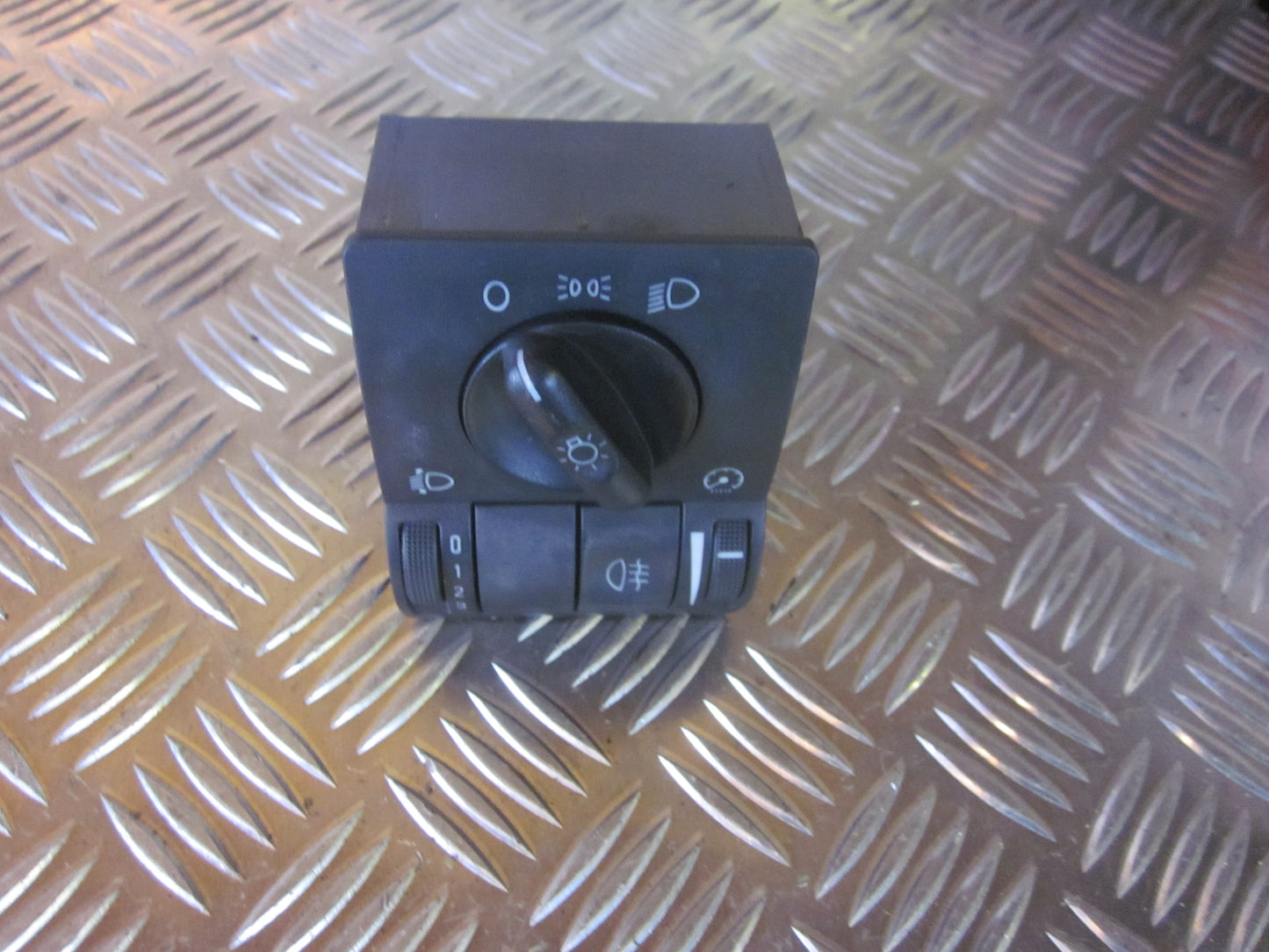 Opel Corsa C Kontakt Lys Med OEM Nr. Ophugger Fra Opel Ophugger