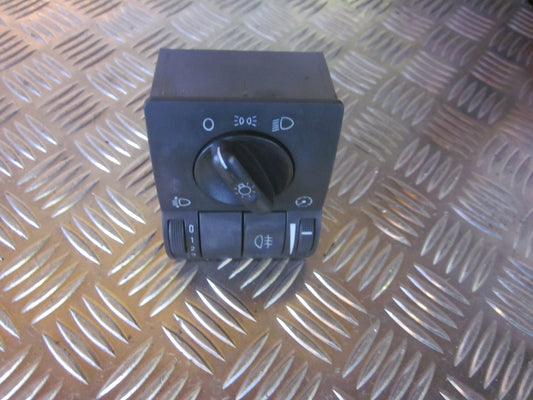 Opel Corsa C Kontakt Lys Med OEM Nr. Ophugger Fra Opel Ophugger