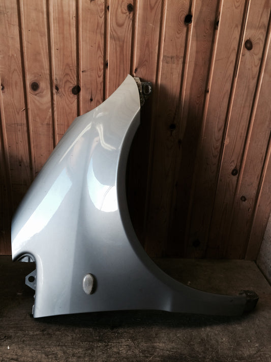 Mercedes A W168 Forskærm H Med OEM Nr. A1688800818 Fra Mercedes Ophugger