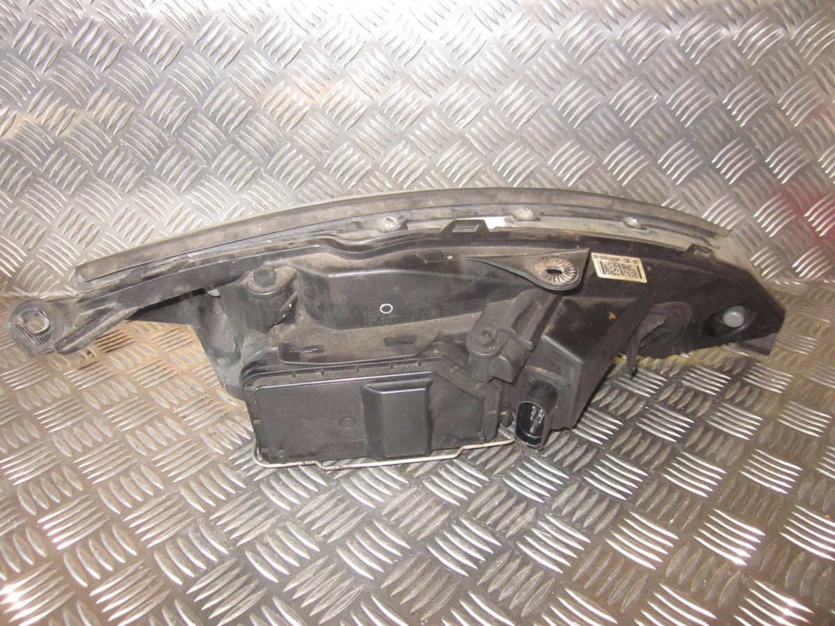 Ford Focus Forlygte Med OEM Nr. 2M5113W030BD Fra Ford Ophugger