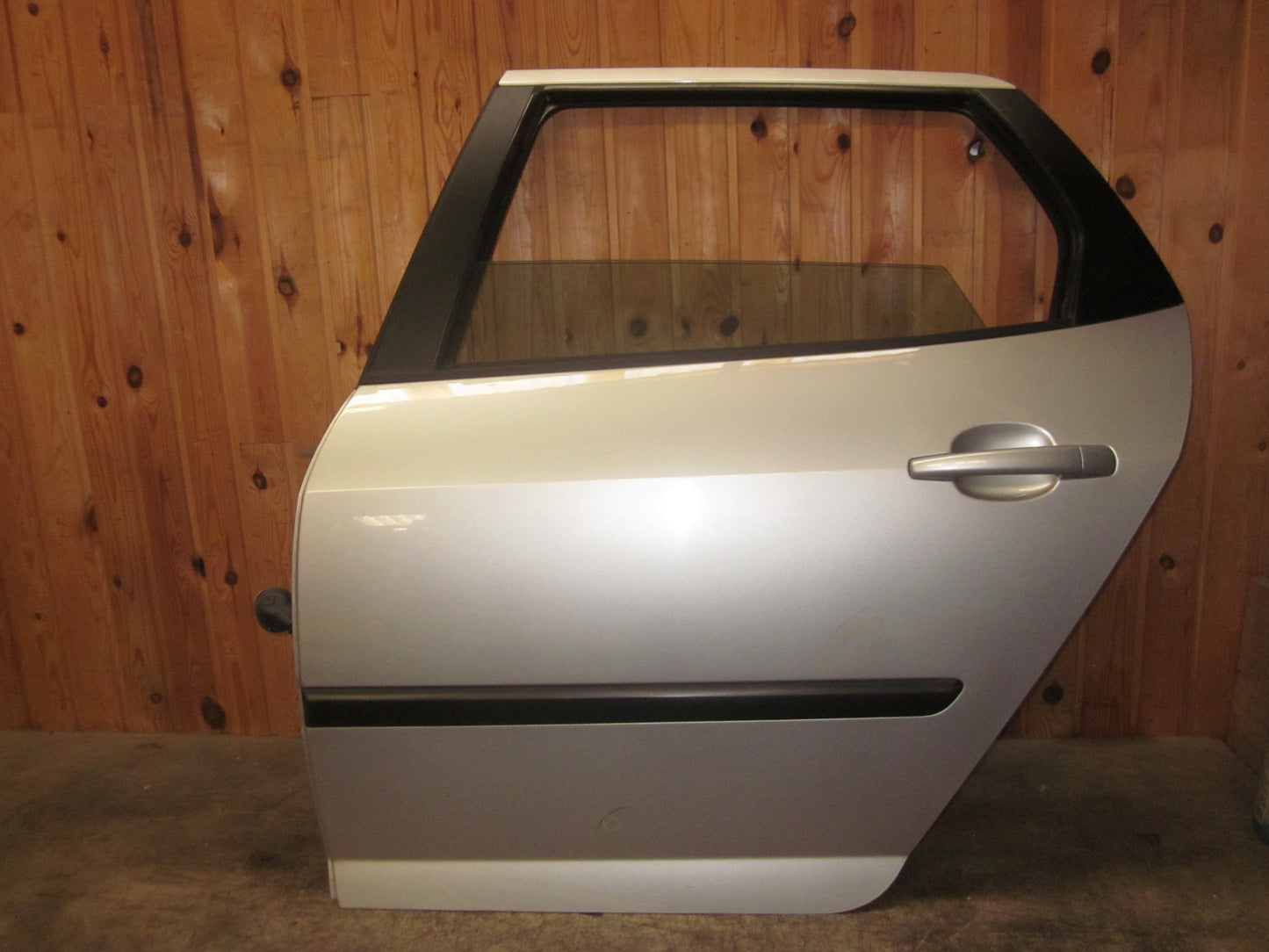 Peugeot 407 Bagdør V Med OEM Nr. Ophugger Fra Peugeot Ophugger