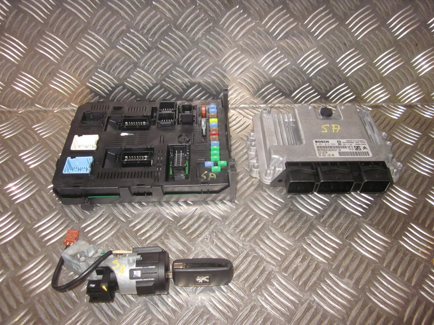 Peugeot 407 Startspærre Med OEM Nr. 0281012984 Fra Peugeot Ophugger