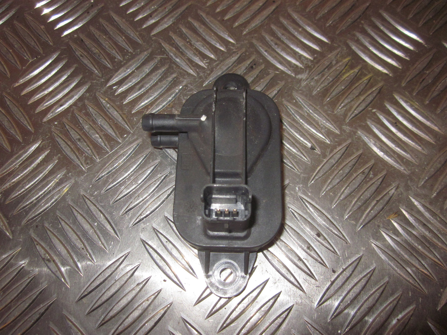 Peugeot 407 Vacuum Ventil Med OEM Nr. Ophugger Fra Peugeot Ophugger