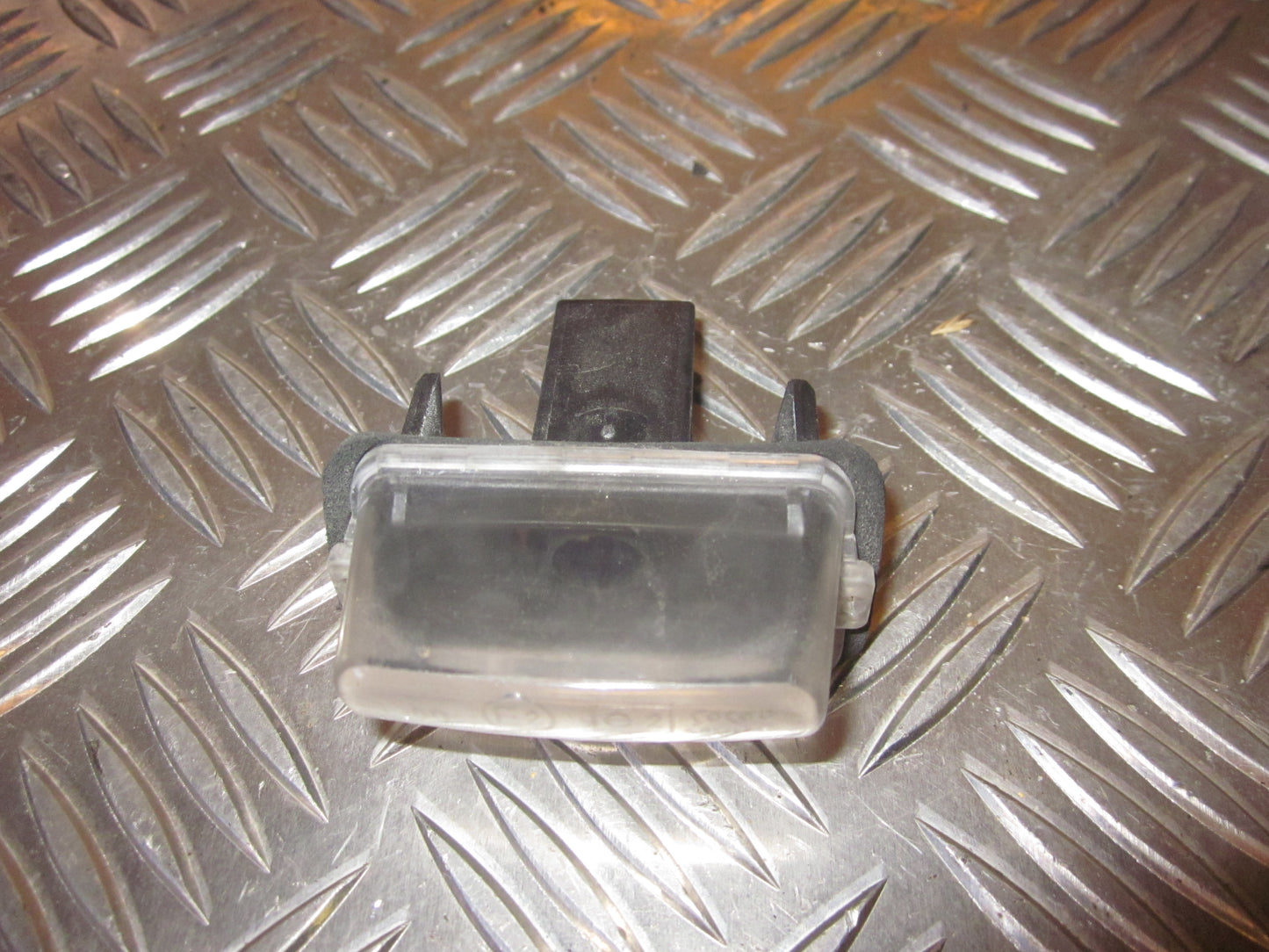 Peugeot 407 Nummerpladelygte Med OEM Nr. Ophugger Fra Peugeot Ophugger