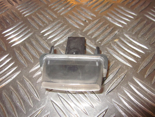 Peugeot 407 Nummerpladelygte Med OEM Nr. Ophugger Fra Peugeot Ophugger