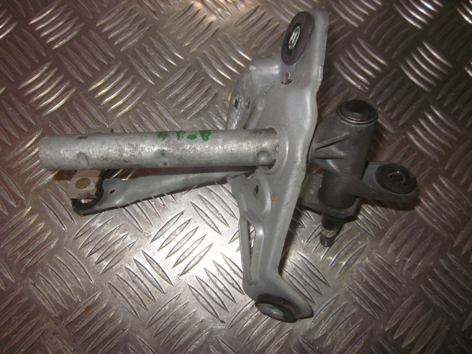 Peugeot 407 Viskertræk Med OEM Nr. Ophugger Fra Peugeot Ophugger