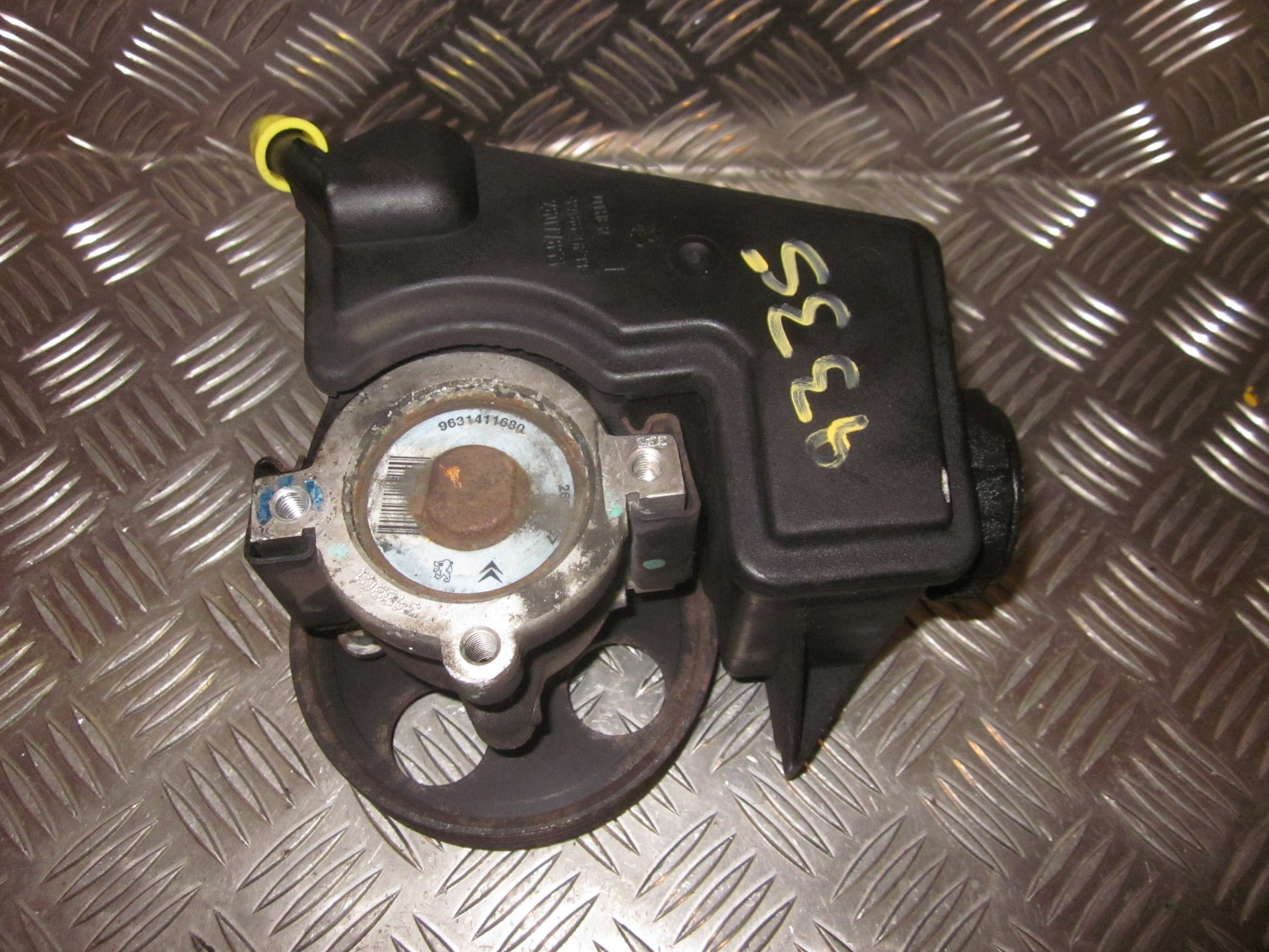 Peugeot 206 Servopumpe Med OEM Nr. 9631411680 Fra Peugeot Ophugger