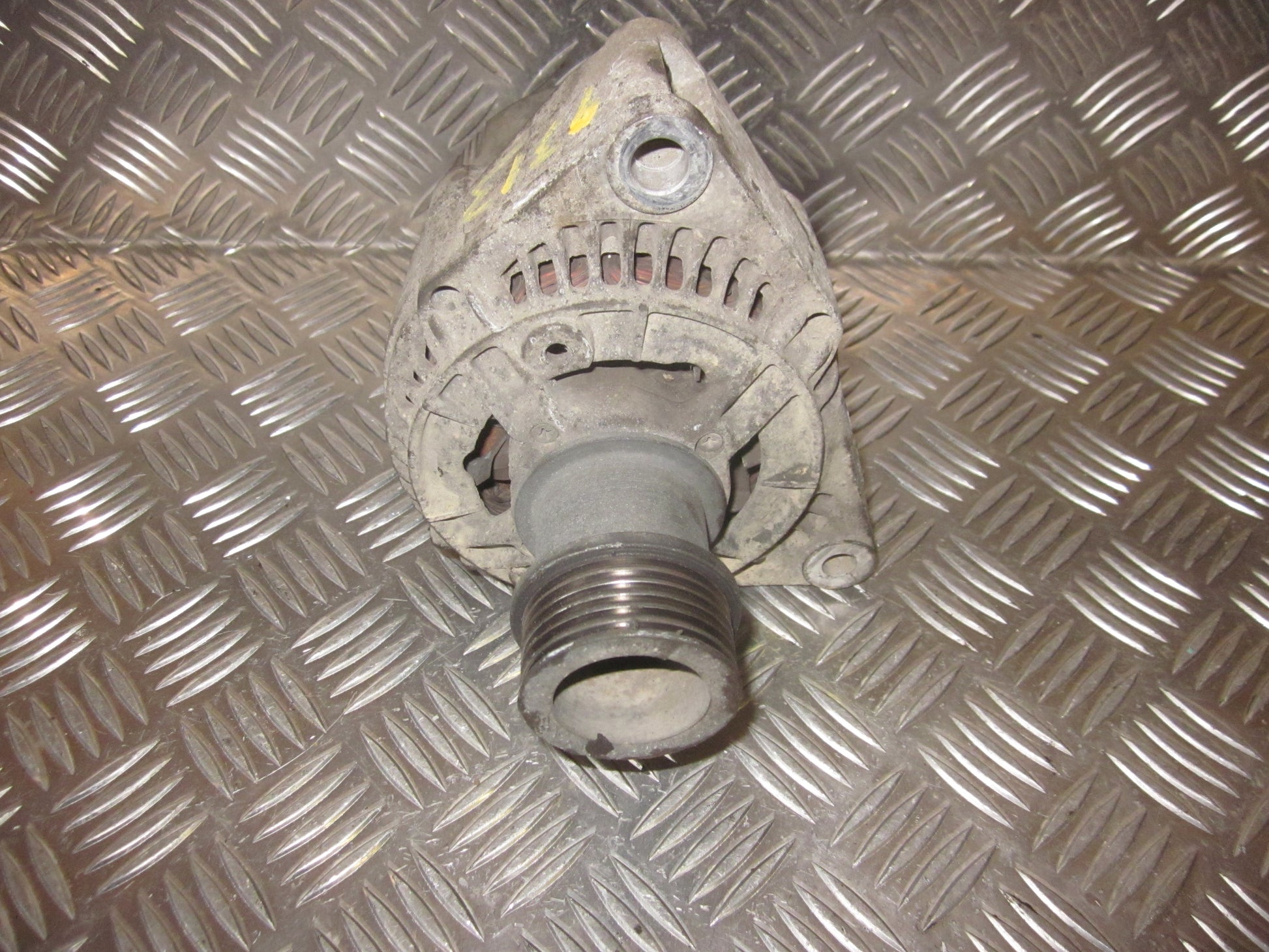 Saab 900 Generator Med OEM Nr. Ophugger Fra Saab Ophugger