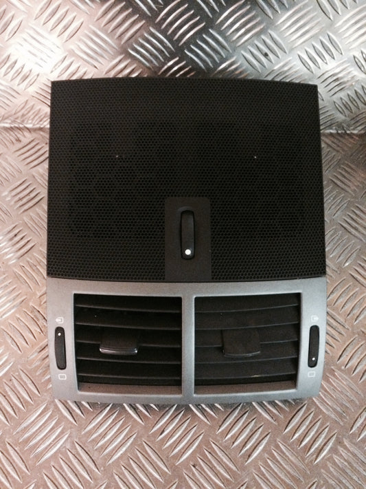 Peugeot 407 Friskluftsdyse Med OEM Nr. Ophugger Fra Peugeot Ophugger