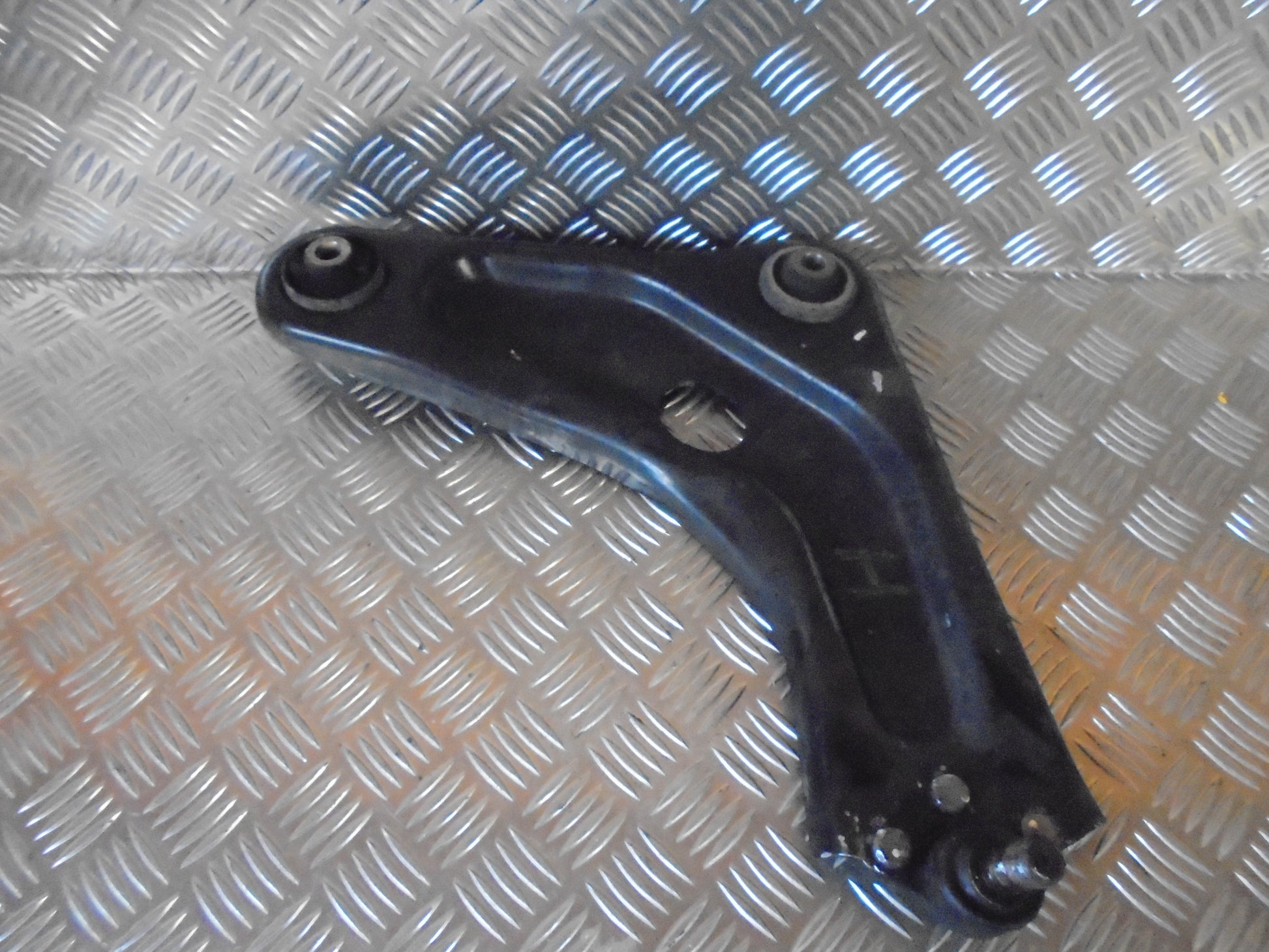 Peugeot 207 Bærearm F.N. H Med OEM Nr. Ophugger Fra Peugeot Ophugger