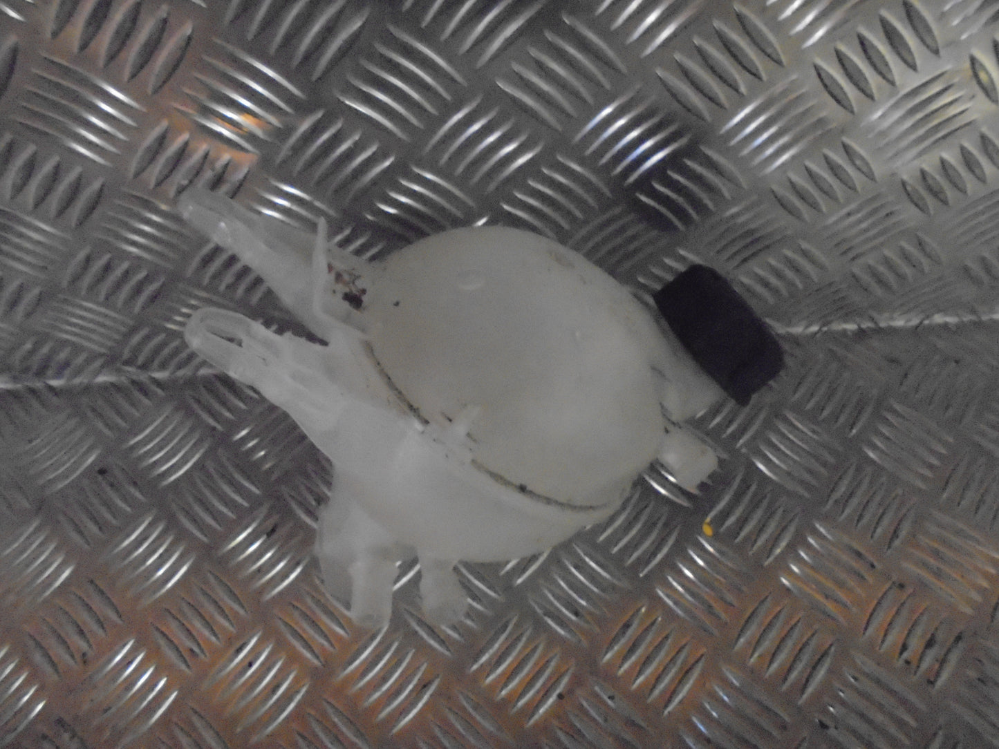 Peugeot 207 Ekspansionsbehold Med OEM Nr. Ophugger Fra Peugeot Ophugger