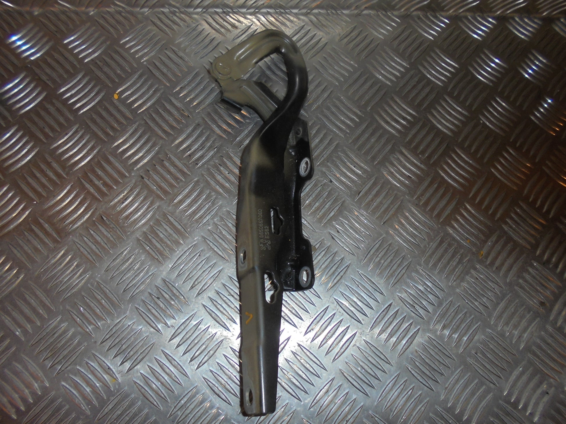 Peugeot 207 Hjelmhængsel Med OEM Nr. Ophugger Fra Peugeot Ophugger