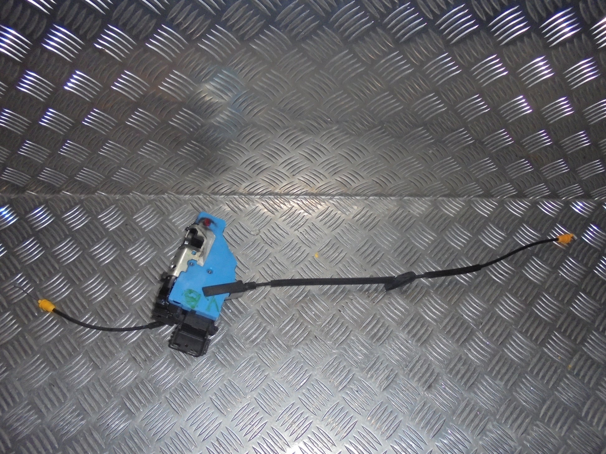 Peugeot 207 Dørlås Med OEM Nr. 24090158 Fra Peugeot Ophugger