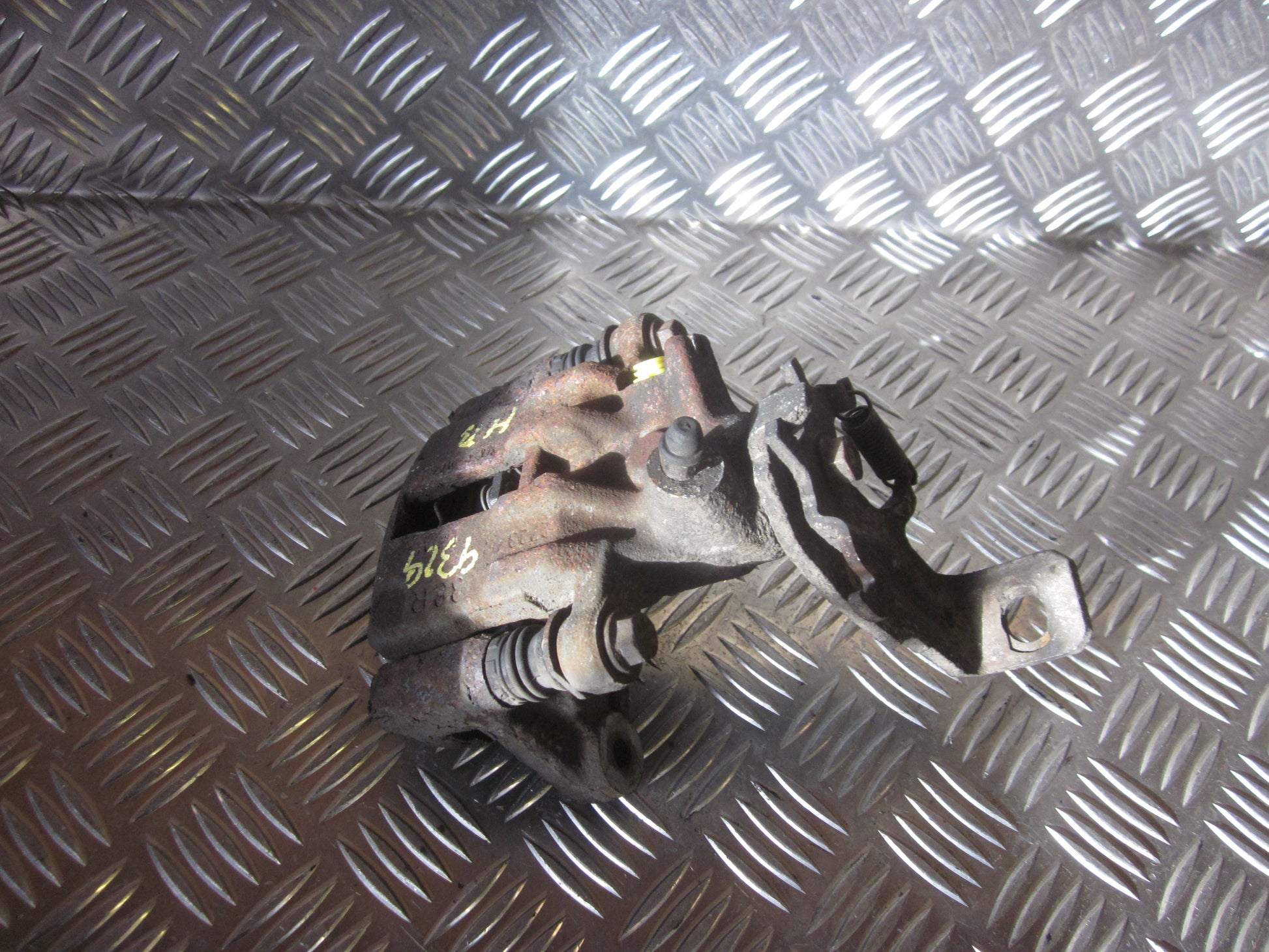 Nissan Primera P11 Bremsekaliber HB Med OEM Nr. Ophugger Fra Nissan Ophugger