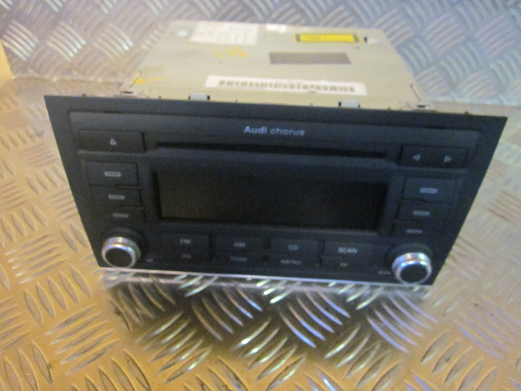 Audi A4 Radio M/Cd Med OEM Nr. 8E0035152QX Fra Audi Ophugger