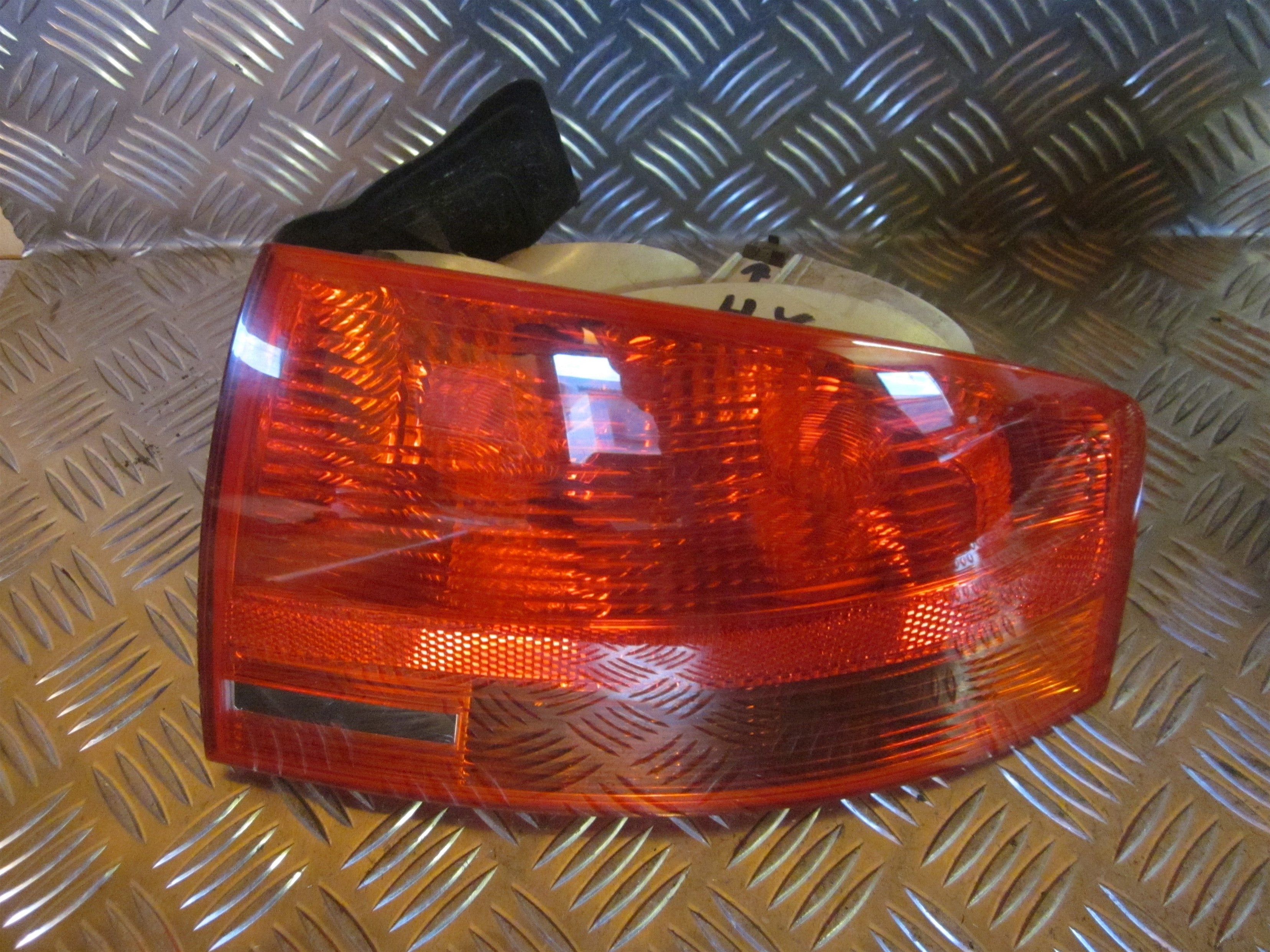 Audi A4 Baglygte Med OEM Nr. 8E5945096 Fra Audi Ophugger