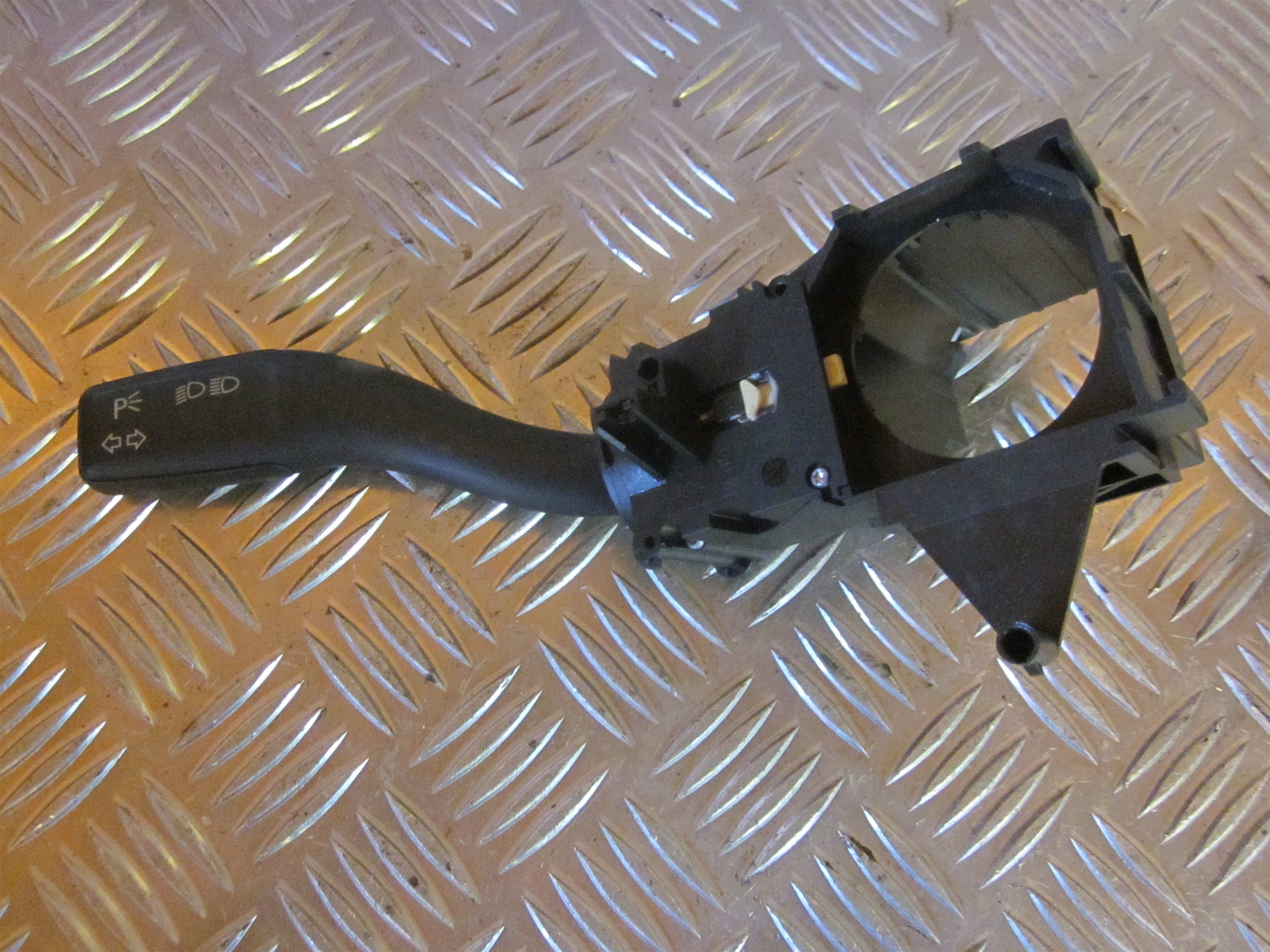 Audi A4 Kontakt Blink Med OEM Nr. 4E0953513K Fra Audi Ophugger