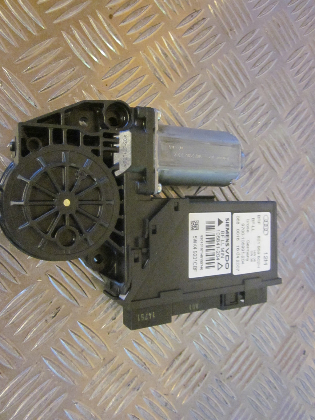 Audi A4 Rudemotor - Rudehejs Med OEM Nr. 0130821764 Fra Audi Ophugger