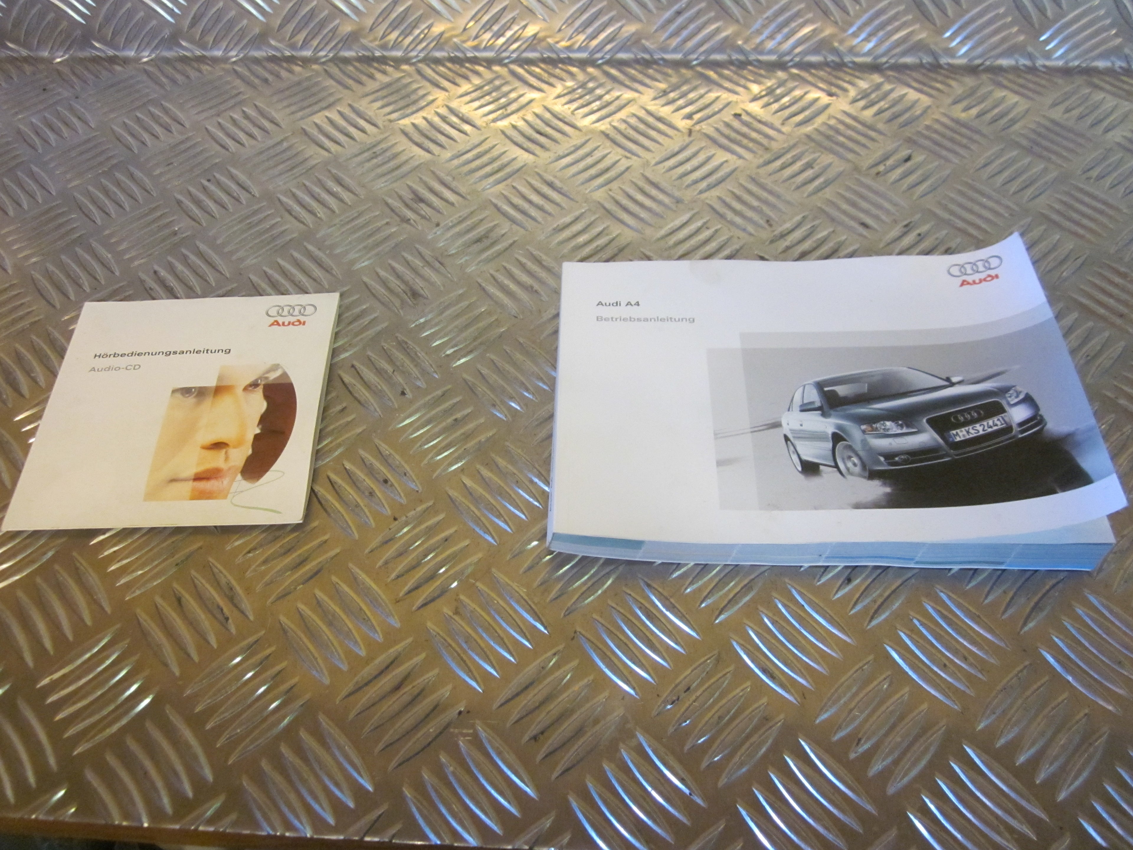 Audi A4 Instruktionsbog Med OEM Nr. TYSK Fra Audi Ophugger