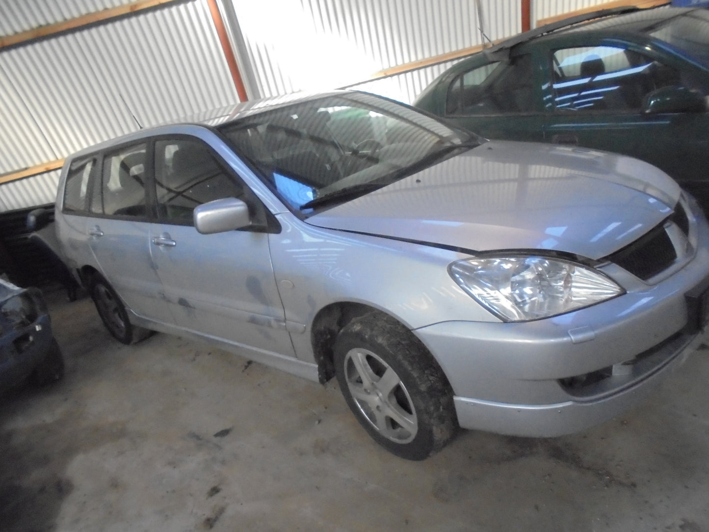 Mitsubishi Lancer Pluk-Selv-Bil Med OEM Nr. Ophugger Fra Mitsubishi Ophugger