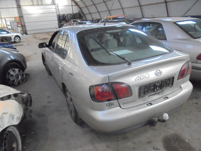 Nissan Primera P11 Pluk-Selv-Bil Med OEM Nr. Ophugger Fra Nissan Ophugger