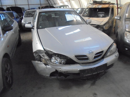 Nissan Primera P11 Pluk-Selv-Bil Med OEM Nr. Ophugger Fra Nissan Ophugger