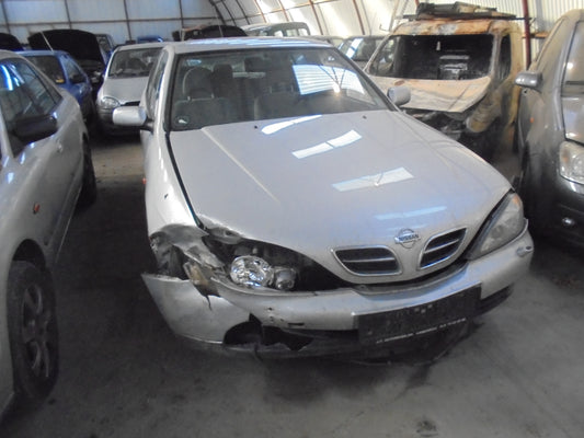 Nissan Primera P11 Pluk-Selv-Bil Med OEM Nr. Ophugger Fra Nissan Ophugger