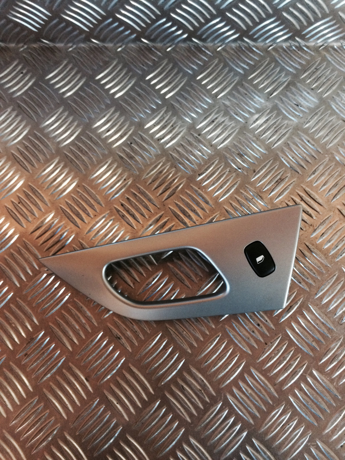 Peugeot 407 Kontakt Rudehejs Med OEM Nr. 96360166XT Fra Peugeot Ophugger