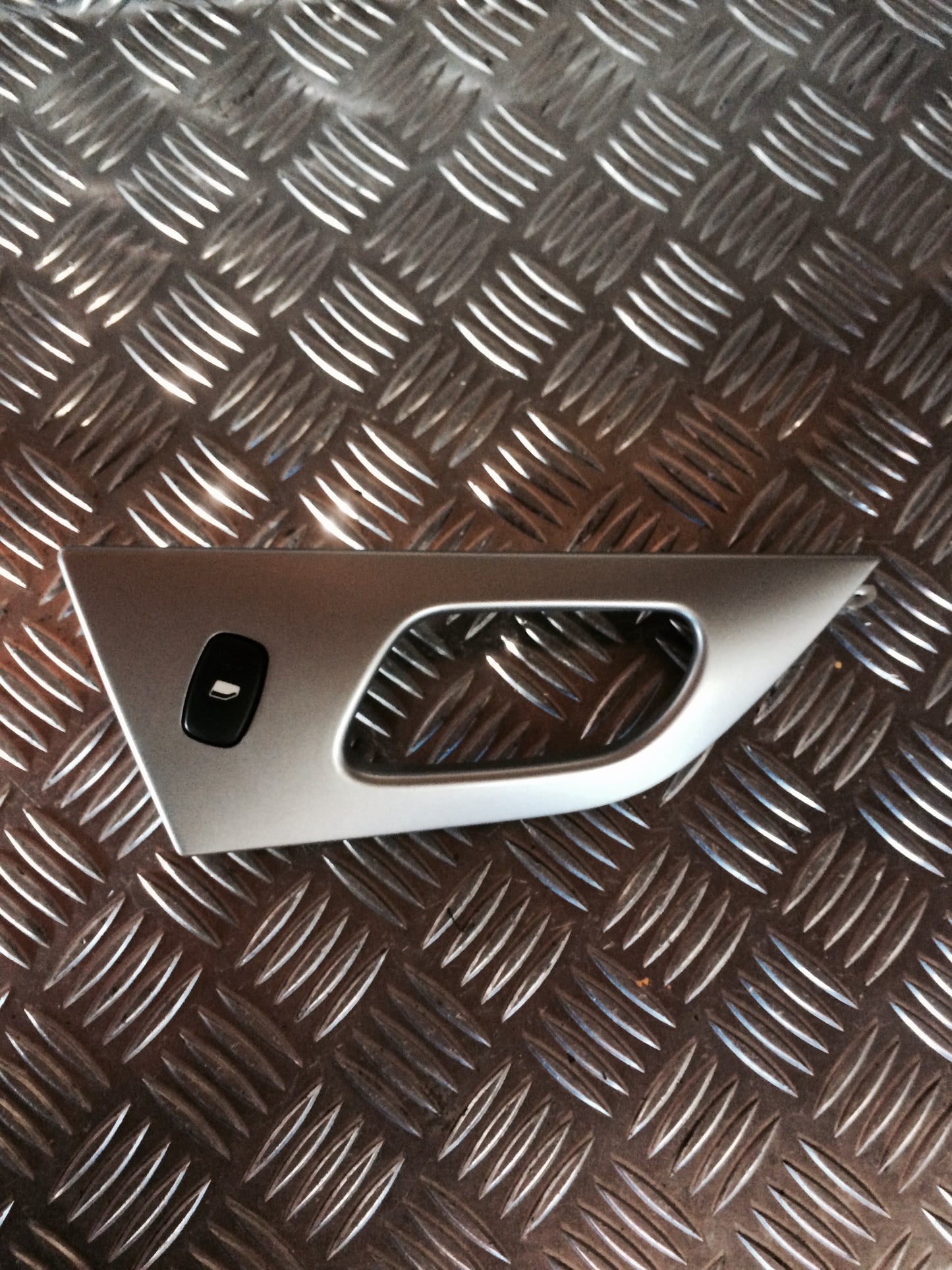 Peugeot 407 Kontakt Rudehejs Med OEM Nr. 96360166XT Fra Peugeot Ophugger