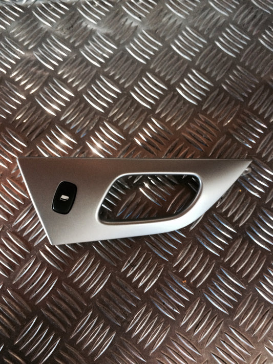 Peugeot 407 Kontakt Rudehejs Med OEM Nr. 96360166XT Fra Peugeot Ophugger