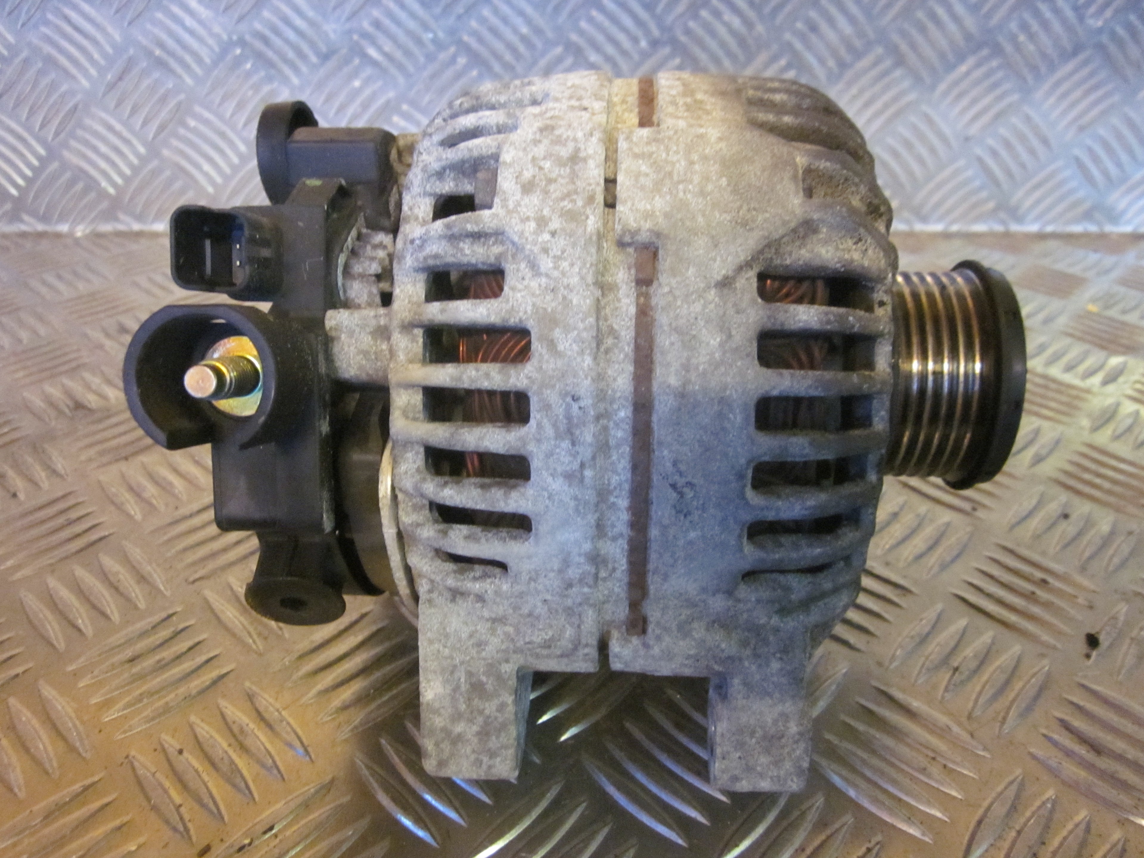 Peugeot 307 Generator Med OEM Nr. 5702C2 Fra Peugeot Ophugger