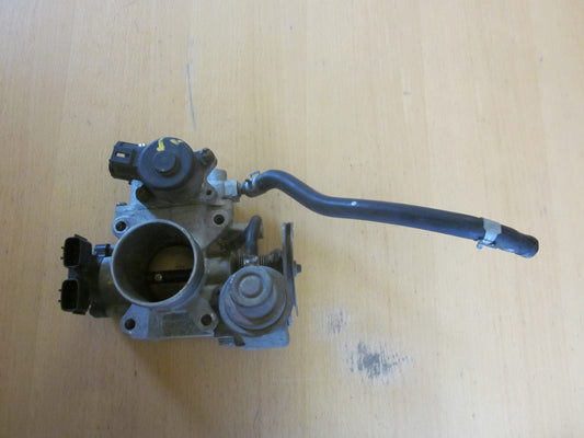 Nissan Primera P11 Spjældhus Med OEM Nr. Ophugger Fra Nissan Ophugger