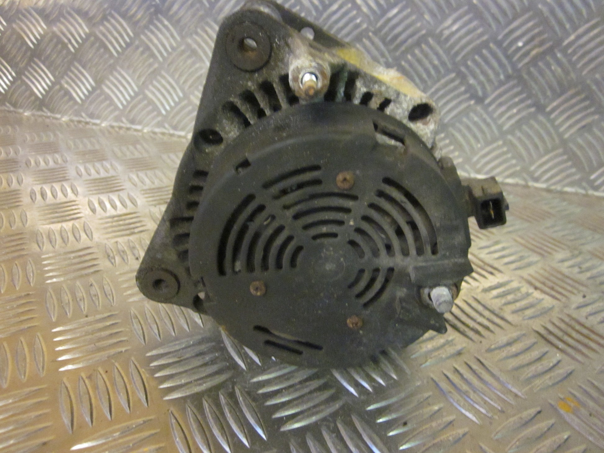 VW Polo CLA Variant 6K Generator Med OEM Nr. 028903025H Fra VW Ophugger