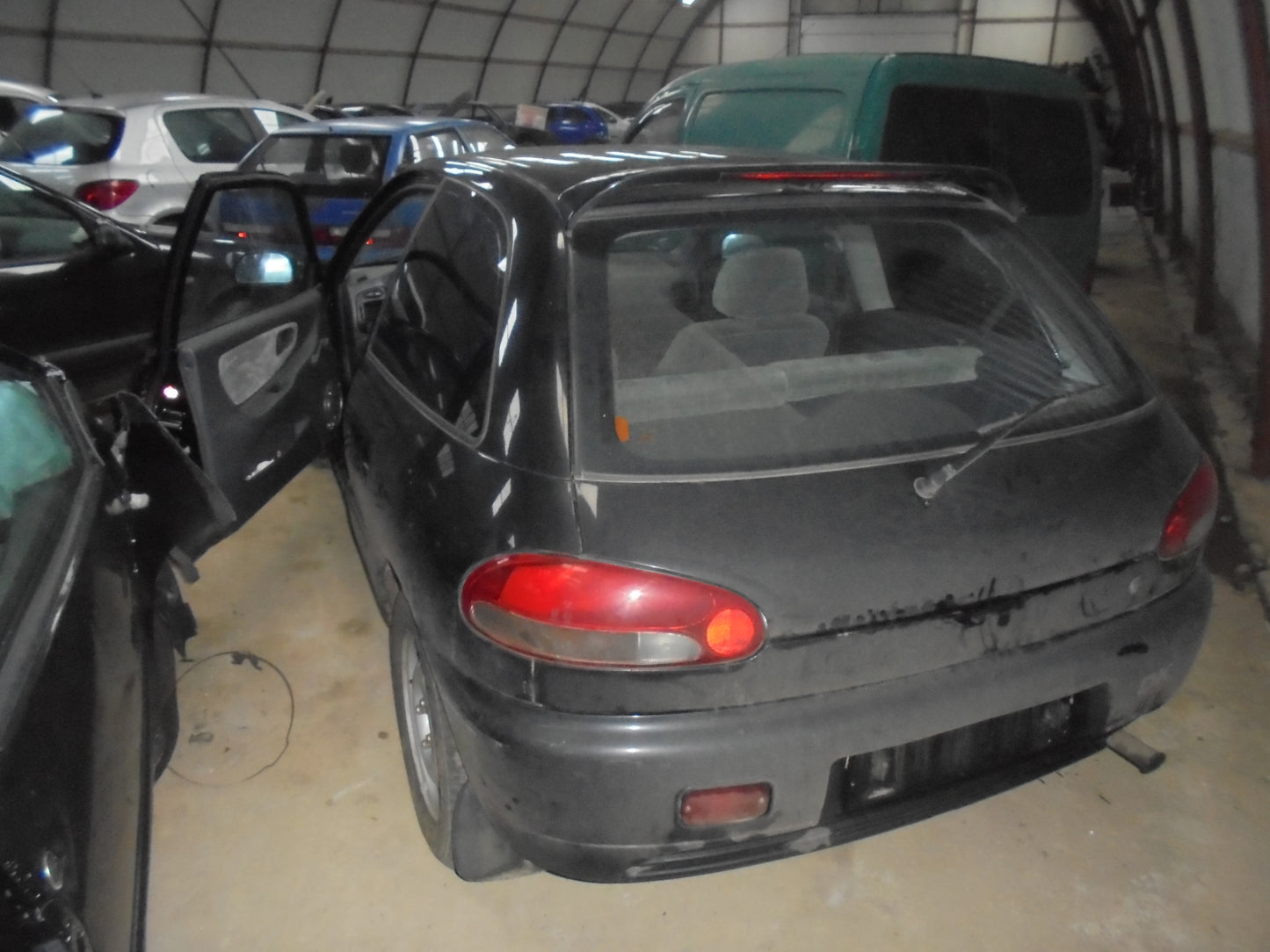 Mitsubishi Colt CA Pluk-Selv-Bil Med OEM Nr. Ophugger Fra Mitsubishi Ophugger