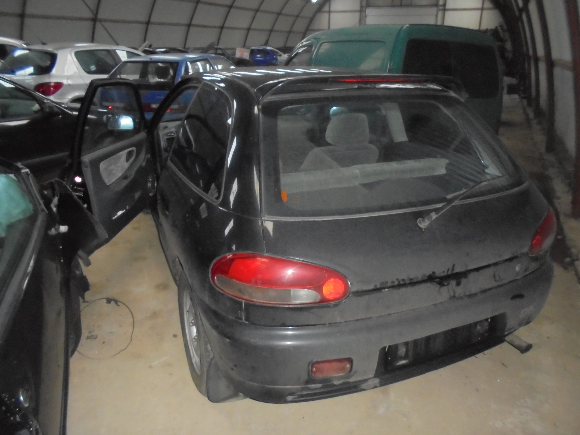 Mitsubishi Colt CA Pluk-Selv-Bil Med OEM Nr. Ophugger Fra Mitsubishi Ophugger