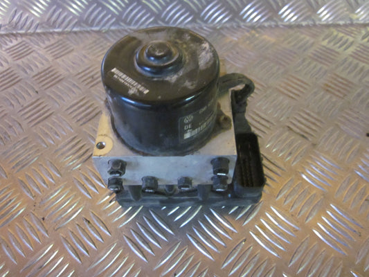VW Polo Facel. 6N Abs Pumpe Med OEM Nr. 6N0614117E Fra VW Ophugger